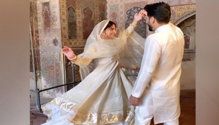 মসজিদে শুটিং : নায়িকার বিরুদ্ধে গ্রেফতারি পরোয়ানা জারি