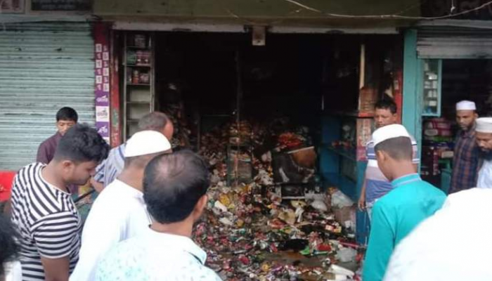 রায়পুরে দোকানসহ ২৫ লাখ টাকার মালামাল পুড়ে ছাই