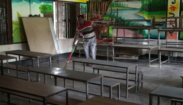 খুলছে শিক্ষাপ্রতিষ্ঠান, শিক্ষার্থীদের মাঝে খুশির আমেজ