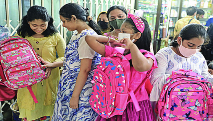 সব প্রতীক্ষার অবসান আজ খুলছে শিক্ষাপ্রতিষ্ঠান, স্বাস্থ্যবিধি বজায় রাখাই চ্যালেঞ্জ