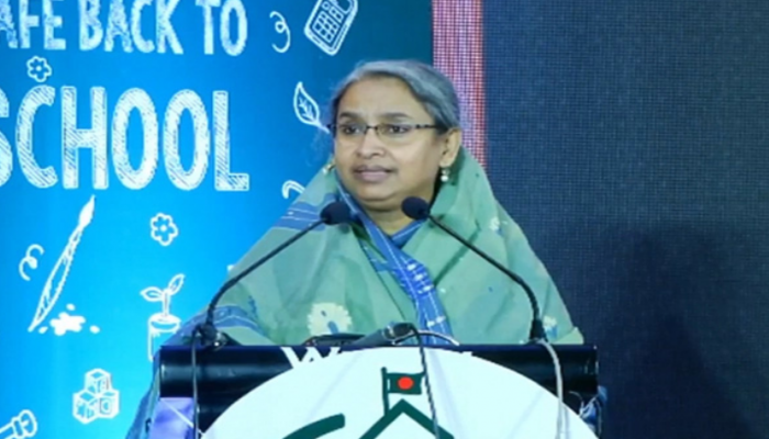 শ্রেণিকক্ষ পরিদর্শনে গিয়ে যা বললেন শিক্ষামন্ত্রী