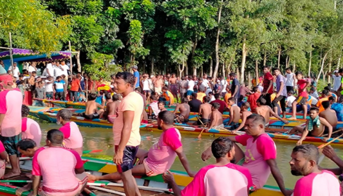 নাগরপুরে ঐতিহ্যবাহী নৌকা বাইচ প্রতিযোগিতা