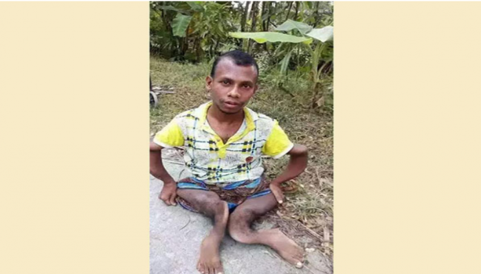 এইচএসসি পাশ করে চাকরির জন্য ঘুরছেন প্রতিবন্ধী মামুন
