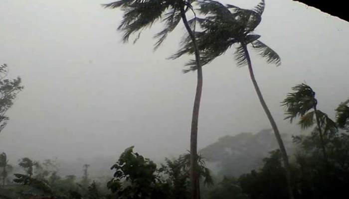 ভারী বৃষ্টির সম্ভাবনা, সমুদ্রবন্দরে