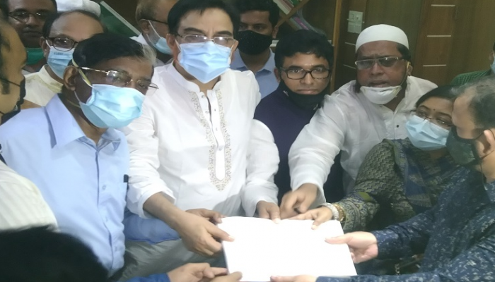 কুমিল্লা- ৭ উপ-নির্বাচন মনোনয়নপত্র জমা দিলেন আওয়ামী লীগ প্রার্থী প্রাণ গোপাল