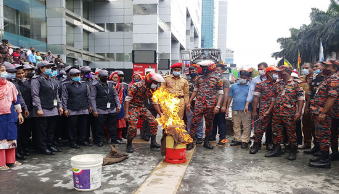 অগ্নিকাণ্ড থেকে নিরাপদ বসুন্ধরা সিটি শপিং কমপ্লেক্স