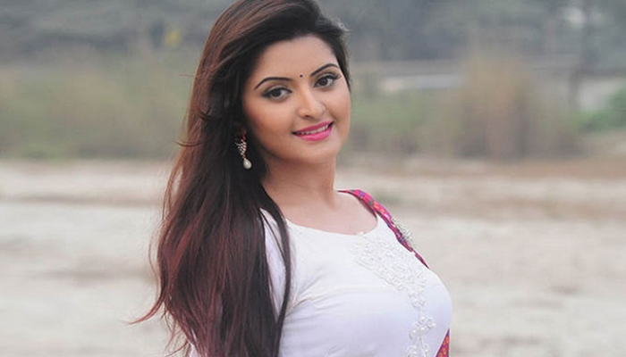 মাদক মামলায় হাজিরা দিতে আদালতে পরীমণি