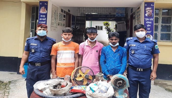 নন্দীগ্রামে চোরাই মালামালসহ গ্রেফতার ৩