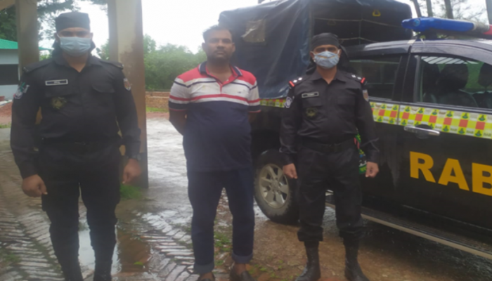 টেকনাফে ২০ হাজার পিস ইয়াবা ও অস্ত্র উদ্ধার, আটক ১