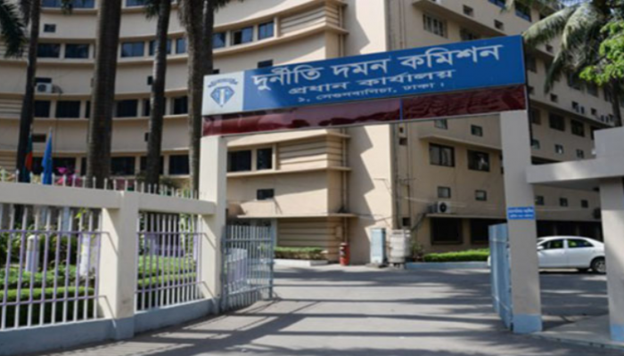 দুদকের ২০ মামলায় আসামি হচ্ছেন সাবেক সিনিয়র সচিবসহ ৭৫ জন