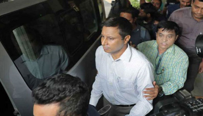 আত্মসমর্পণের পর কারাগারে বরখাস্ত কারা উপ-মহাপরিদর্শক