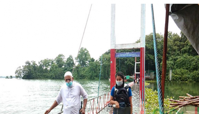 পানির নিচে রাঙামাটির ঝুলন্ত সেতু