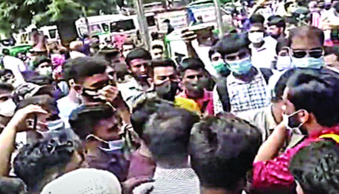 টিকা বিড়ম্বনা কাটছে না প্রবাসীদের ফাইজার-মডার্নার জন্য ঘুরছেন কেন্দ্রে কেন্দ্রে সোহরাওয়ার্দী হাসপাতালে বিক্ষোভ