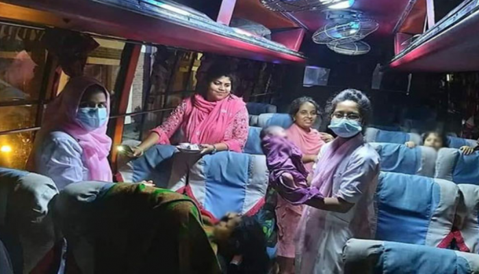 গভীর রাতে বাসের ভেতর সন্তান প্রসব