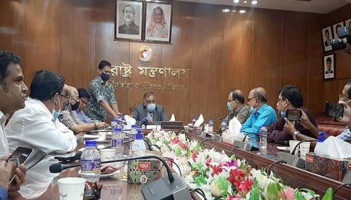সাংবাদিক নেতাদের ব্যাংক হিসাব তলবের চিঠির উৎপত্তি কোথায় সেটাও দেখছি: স্বরাষ্ট্রমন্ত্রী