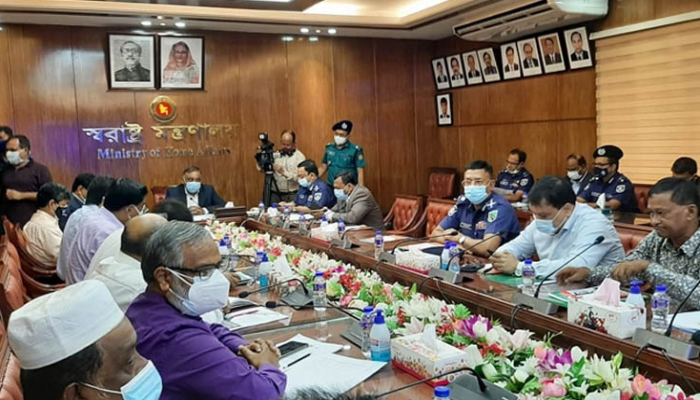ট্রাক-কাভার্ডভ্যান মালিক-শ্রমিকদের সঙ্গে স্বরাষ্ট্রমন্ত্রীর বৈঠক