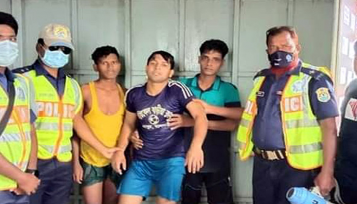 দুই কিশোরকে বাঁচালেন ট্যুরিস্ট পুলিশ