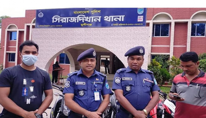 চোরাই মোটরসাইকেলসহ ৩ চোরাকারবারি গ্রেফতার