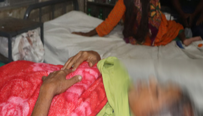 নামের আগে আলহাজ্ব না লেখায় ৫ জনকে কুপিয়ে জখম
