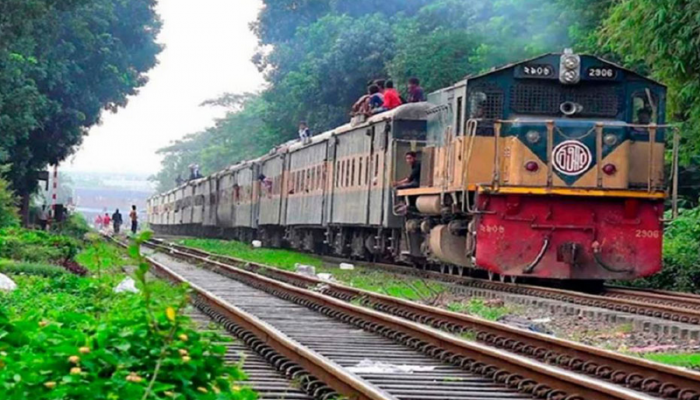 জামালপুরগামী ট্রেনে ডাকাতি, নিহত ২