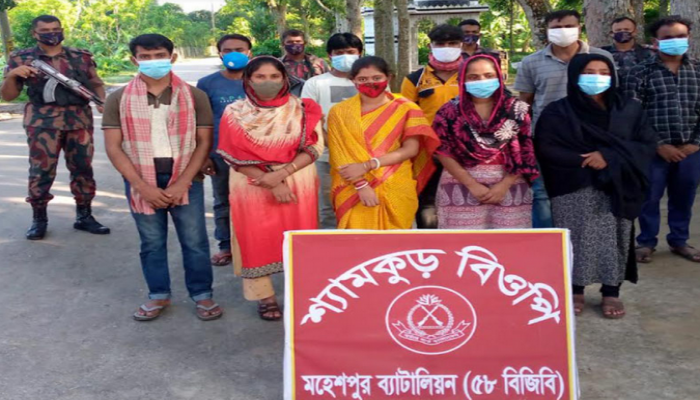 মহেশপুর সীমান্তে অবৈধভাবে বাংলাদেশে প্রবেশ করায় আটক ১১