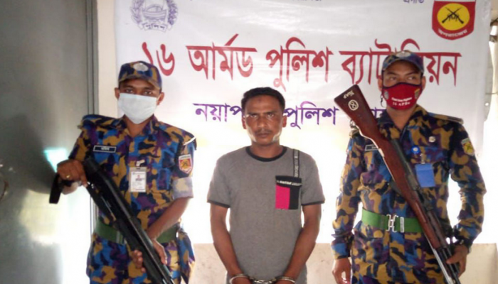 টেকনাফে পুলিশের অভিযানে ডাকাত গ্রেফতার