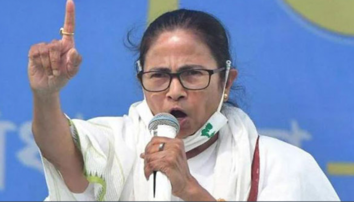যে কারণে বিজেপি নেতার বাড়ির সামনে মৃত পচা কুকুর ফেলার হুঁশিয়ারি দিলেন মমতা