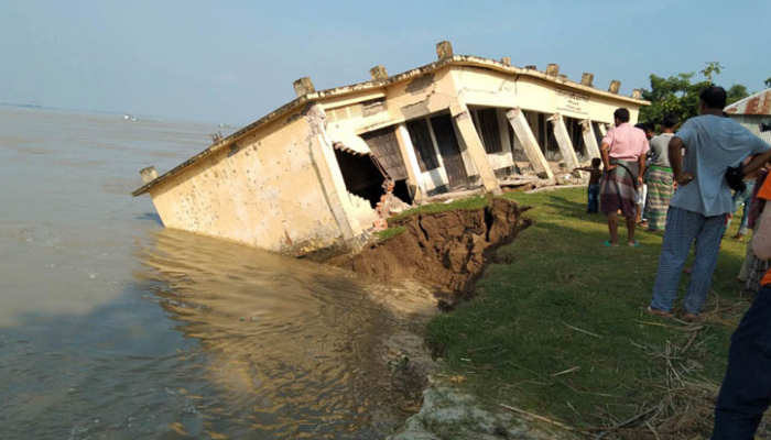 ঠেকানো গেল না পদ্মাপাড়ের সেই স্কুলটি