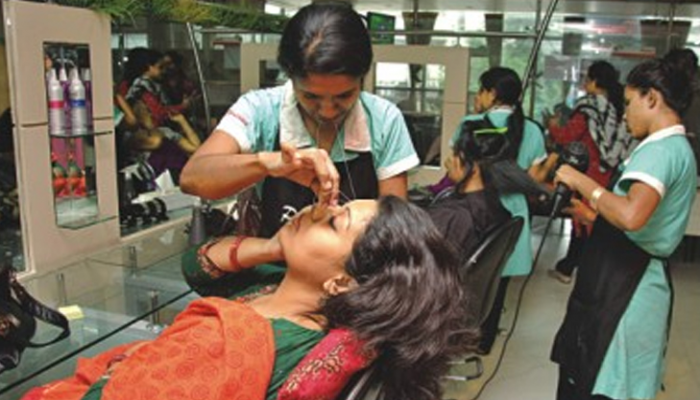 ২০ জেলায় শিগগির চালু হচ্ছে সরকারি প্রকল্পের বিউটি পার্লার