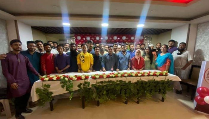 বাজে নেশার প্রতি আসক্তি কমাতে সন্তানকে পাখি উপহার দিন
