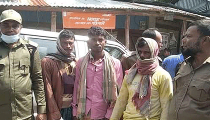 সুন্দরবনে ১৪ ট্রলারসহ ২০ জেলে আটক