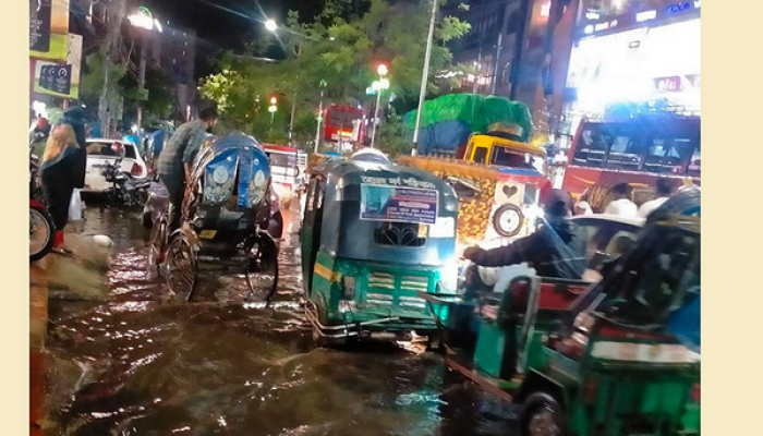 ১ ঘণ্টার বৃষ্টিতে তলিয়ে গেছে নারায়ণগঞ্জ শহর!
