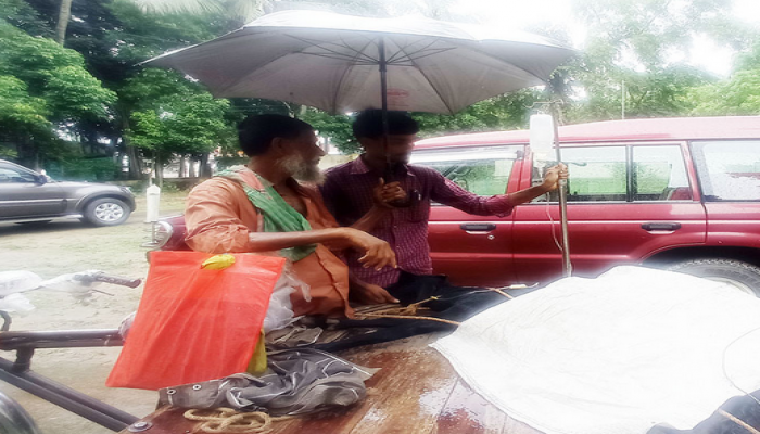 সেড নেই রাজবাড়ীর ভেটেরিনারি হাসপাতালে, ভোগান্তি চরমে