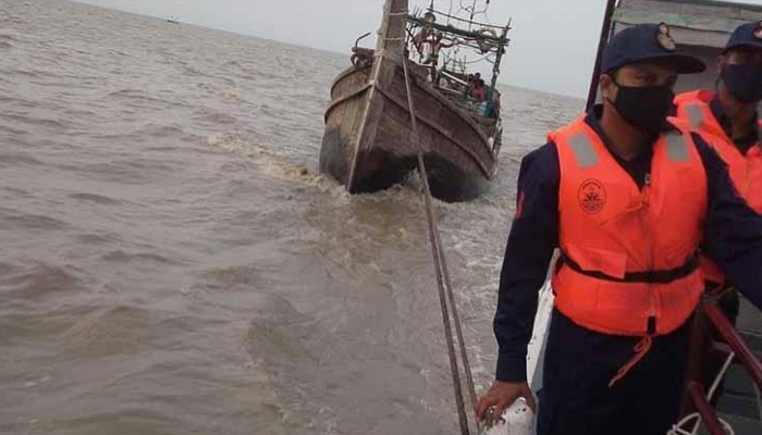 বঙ্গোপসাগর থেকে ৩ জেলের লাশ উদ্ধার