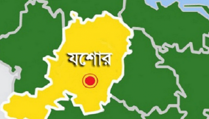 দুই সন্তানকে সড়কে ফেলে পালিয়ে গেলেন মা