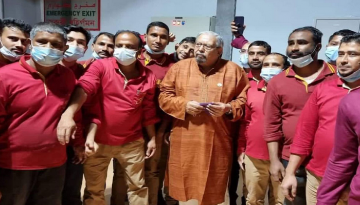 দুবাইয়ে কর্মরত বাংলাদেশি কর্মীদের সঙ্গে মন্ত্রীর মতবিনিময়
