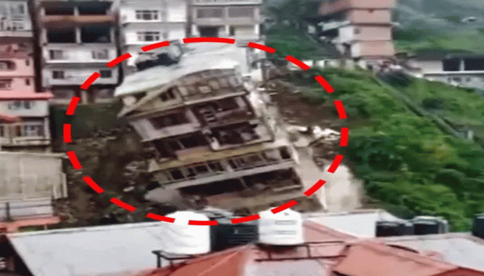 কয়েক সেকেন্ডে ধ্বংসস্তূপে পরিণত বহুতল ভবন
