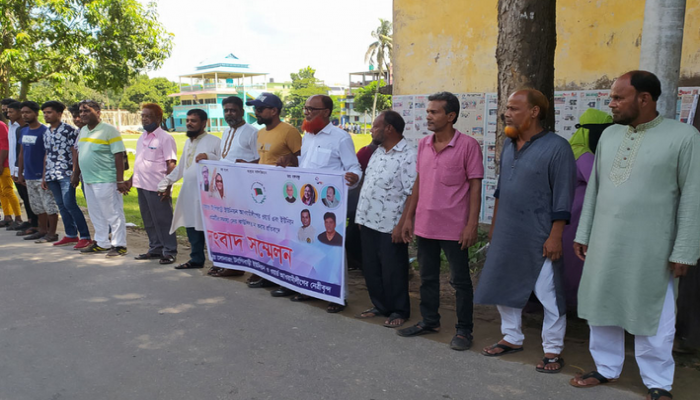 কাউন্সিলর নির্বাচনে স্বজনপ্রীতির প্রতিবাদে মানববন্ধন