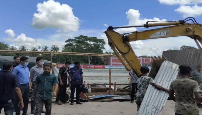 পটুয়াখালীতে অবৈধ স্থাপনা উচ্ছেদ অভিযান