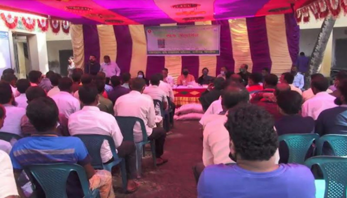 কালীগঞ্জে ৪০০ কৃষকের মাঝে টাকা, বীজ ও সার বিতরণ