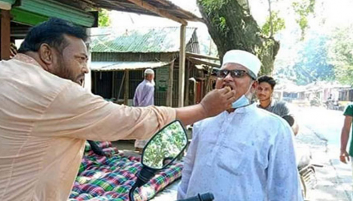 নির্বাচনের আগেই বিজয়ী দাবি করে তোরণ নির্মাণ, মিষ্টি বিতরণ আওয়ামী লীগ প্রার্থীর