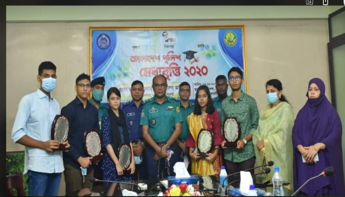 বাংলাদেশ পুলিশ মেধাবৃত্তি-২০২০ এর ক্রেস্ট, সম্মাননাপত্র ও সম্মানী প্রদান অনুষ্ঠান