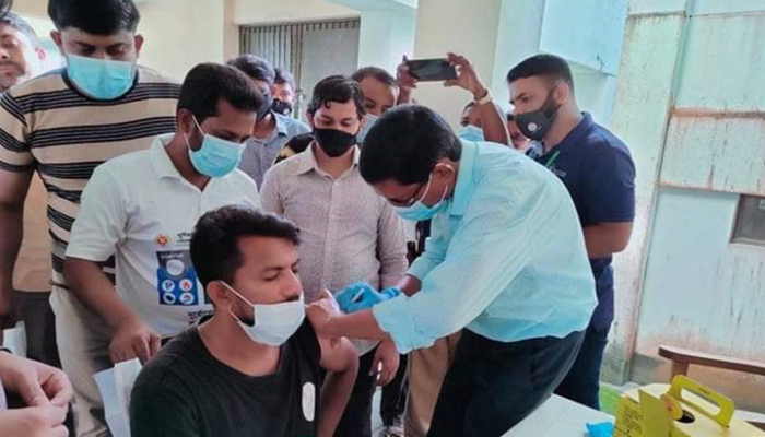 এক দিনে টিকা নিলেন সেন্টমার্টিন দ্বীপের ৮৮৭ জন