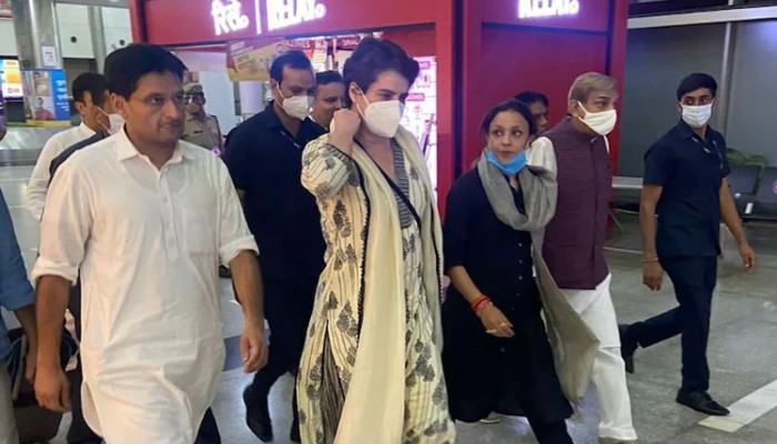 প্রিয়াঙ্কা গান্ধী ও অখিলেশ যাদব আটক