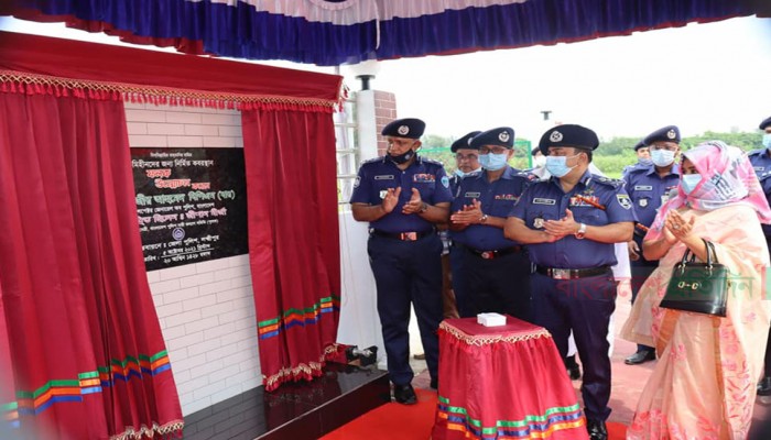 গুজবে ভরা সোশ্যাল মিডিয়ায় আমরা ভালো খবর খুঁজছি: আইজিপি