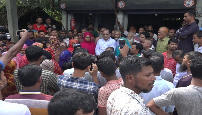 বরিশালে মনোনয়ন সুপারিশ বঞ্চিত ইউপি চেয়ারম্যানের পক্ষে মিছিল