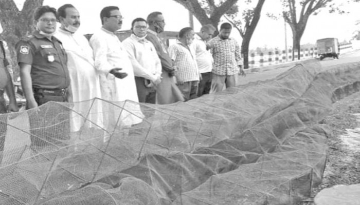 রাক্ষুসে জালে মাছের সর্বনাশ