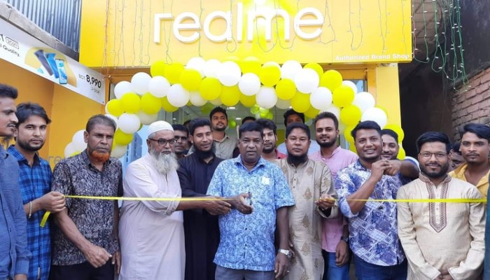 জাফলংয়ে রিয়েলমি ব্র্যান্ড শপ'র উদ্বোধন।