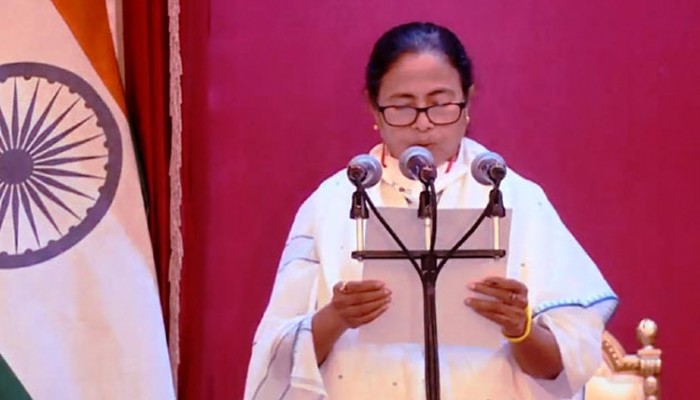 শপথ নিলেন মুখ্যমন্ত্রী মমতা