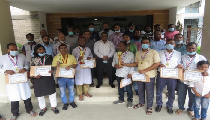 মুজিব শতবর্ষ উপলক্ষে জয়পুরহাটে দাবা প্রতিযোগিতার পুরস্কার বিতরণ
